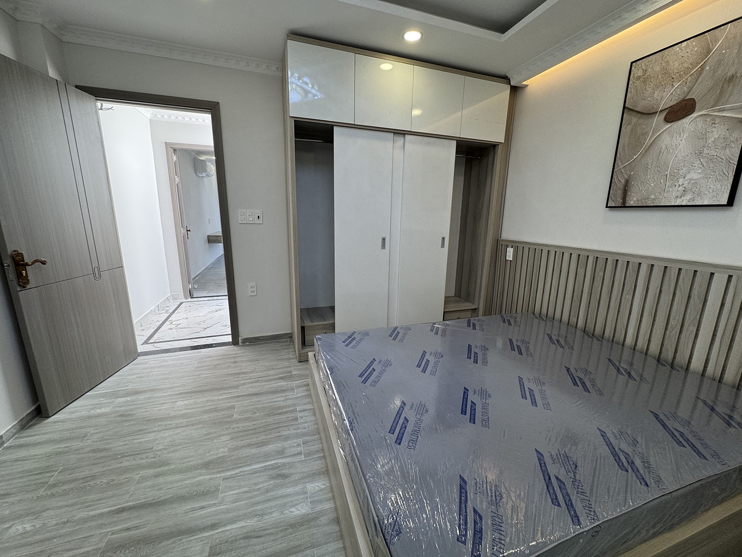 Nhà phố mới 100%, DTKV: 4mx12,5m, vuông, 4 tầng, full nội thất, hẻm xe hơi khu Vip NGUYỄN VĂN TRỖI